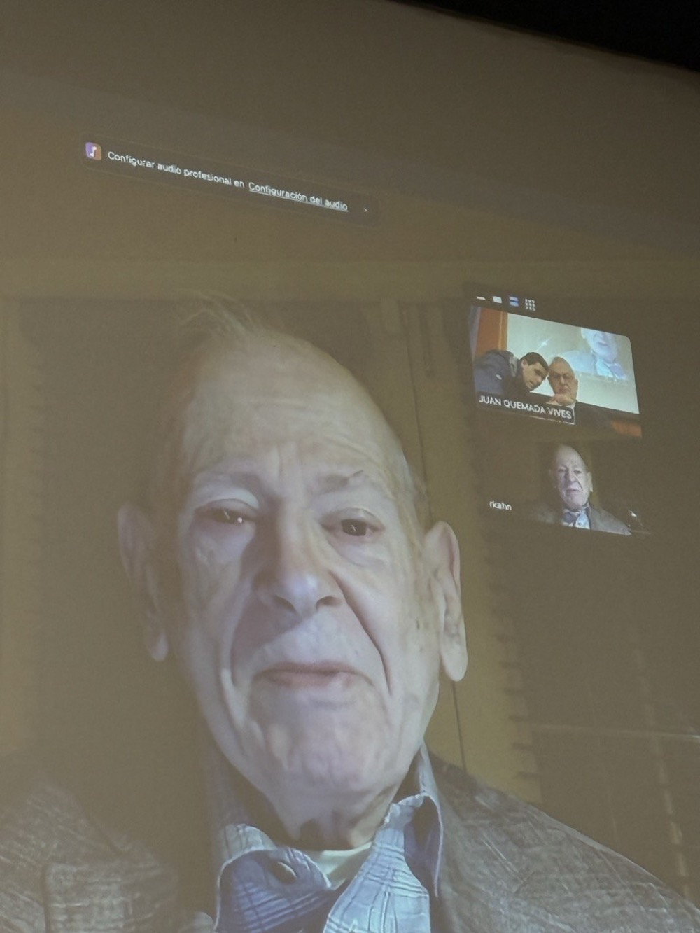 Robert Kahn interviniendo por videoconferencia en el acto del 40 aniversario